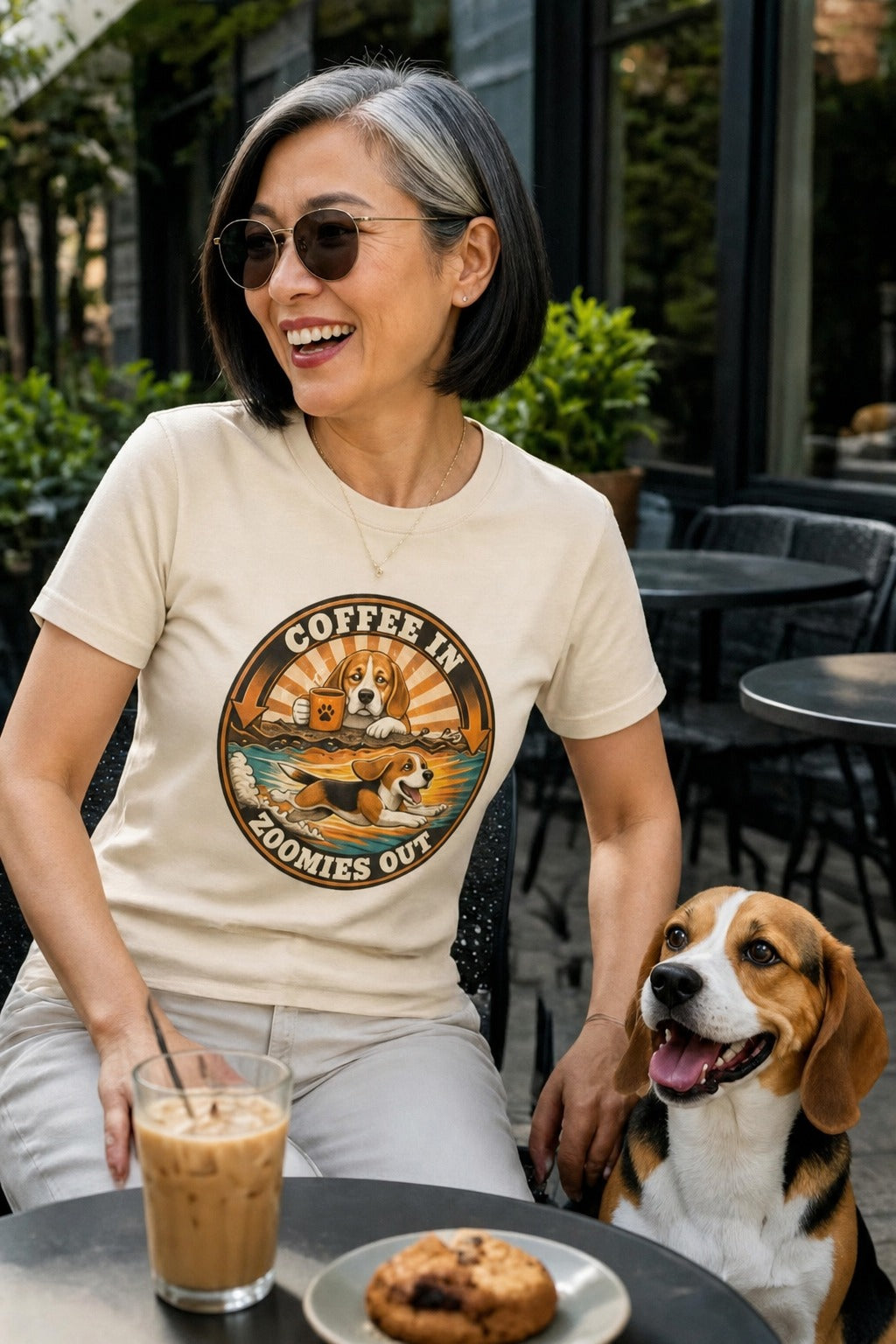 T-shirt "Coffees & Zoomies" – For Beagle and Coffee lovers